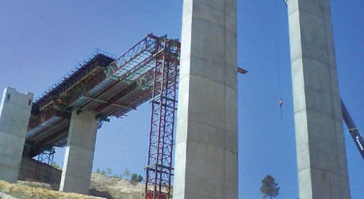 Puente en Construcción