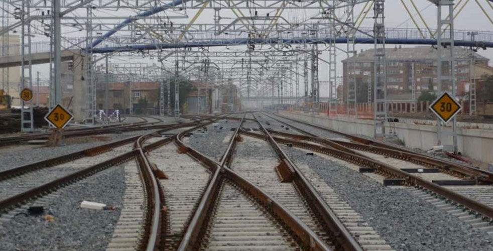 Plano frontal de las vías de treb en la estación.